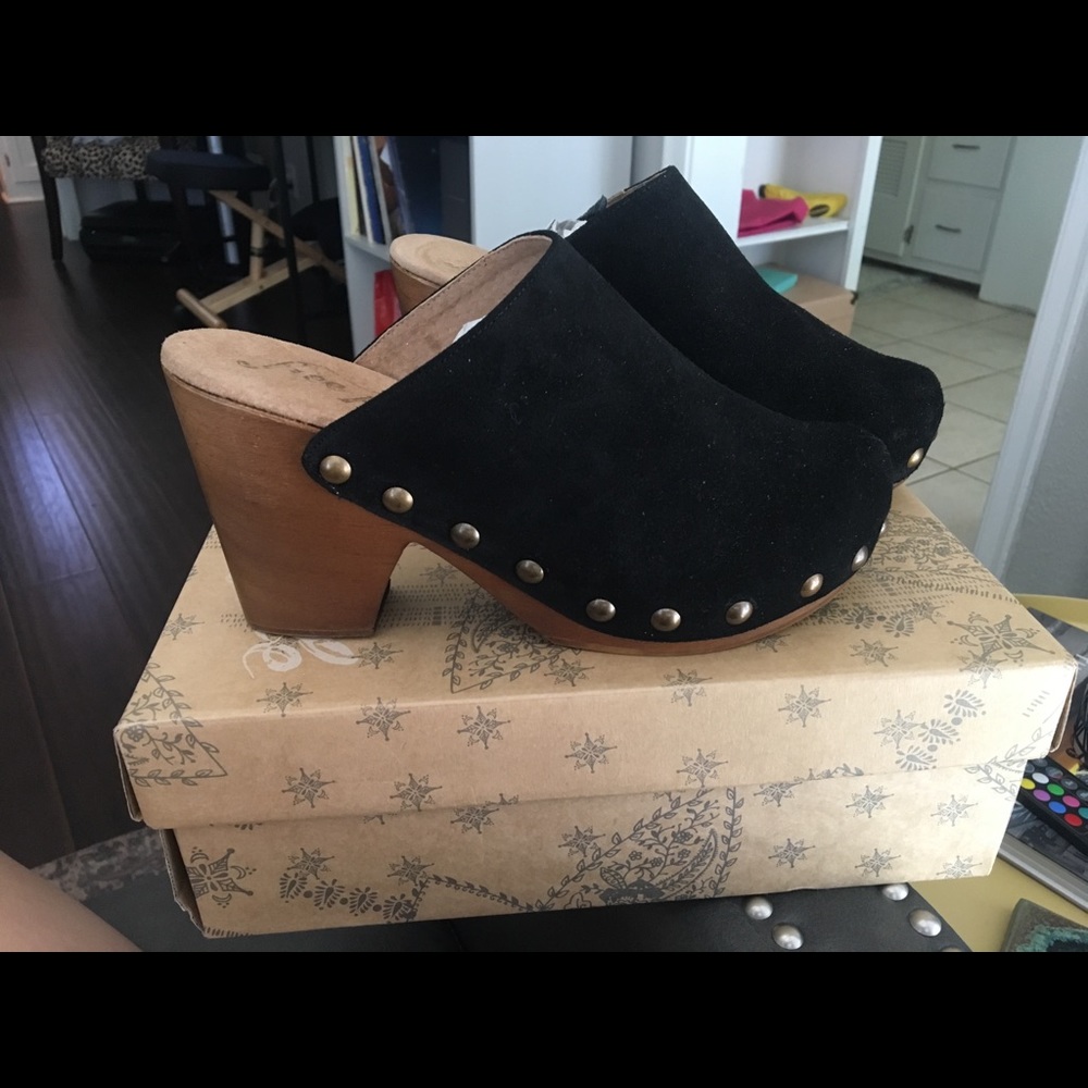 Brand New Free People black suede clogs